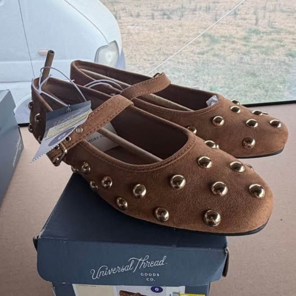 Universal Thread Studded Mary Jane Flats Size 6 - Picture 3 of 5